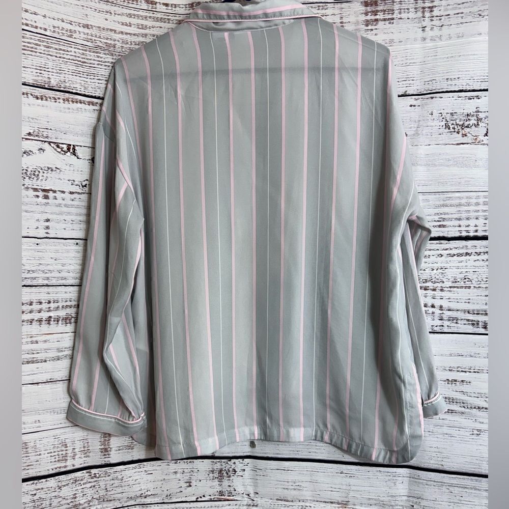 Tabitha Webb Pajama Top Womens size‎ Medium Striped Button up Satin Relaxed Fit - Picture 3 of 12